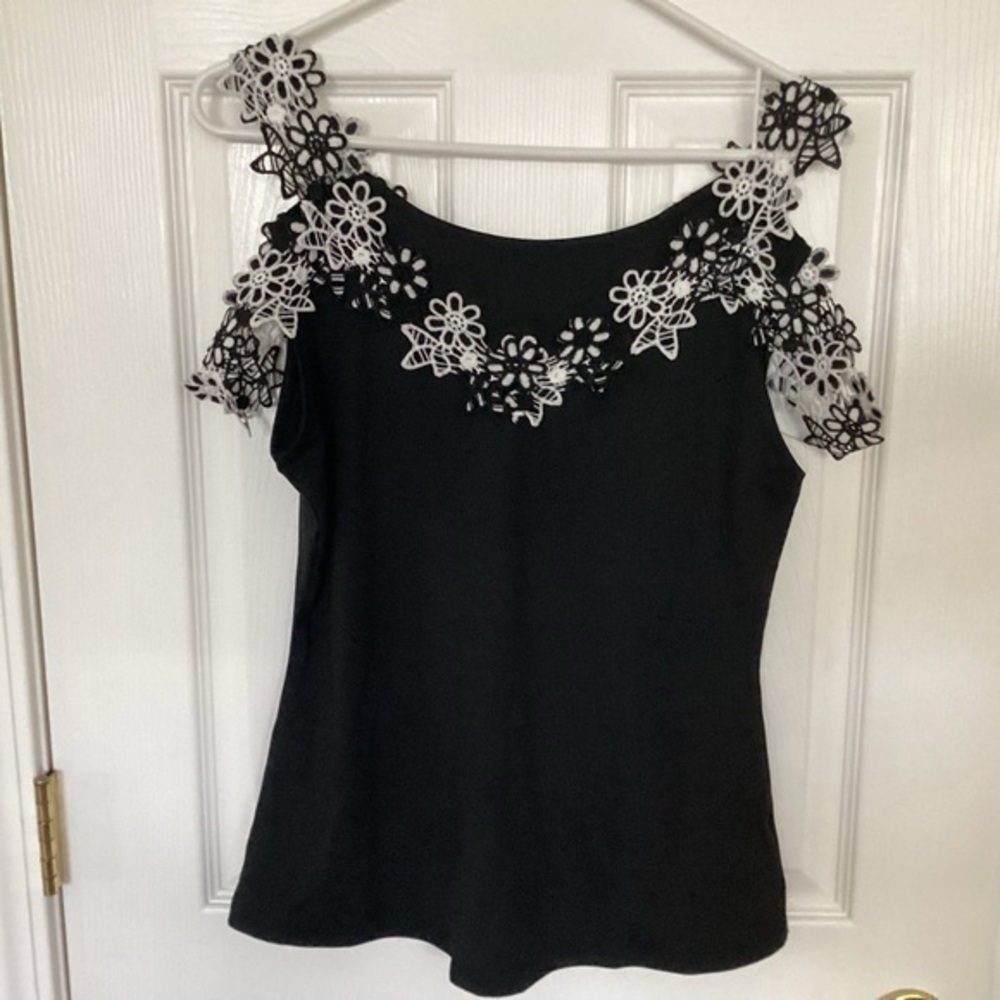 NWT Black Cold Shoulder top Size Large
